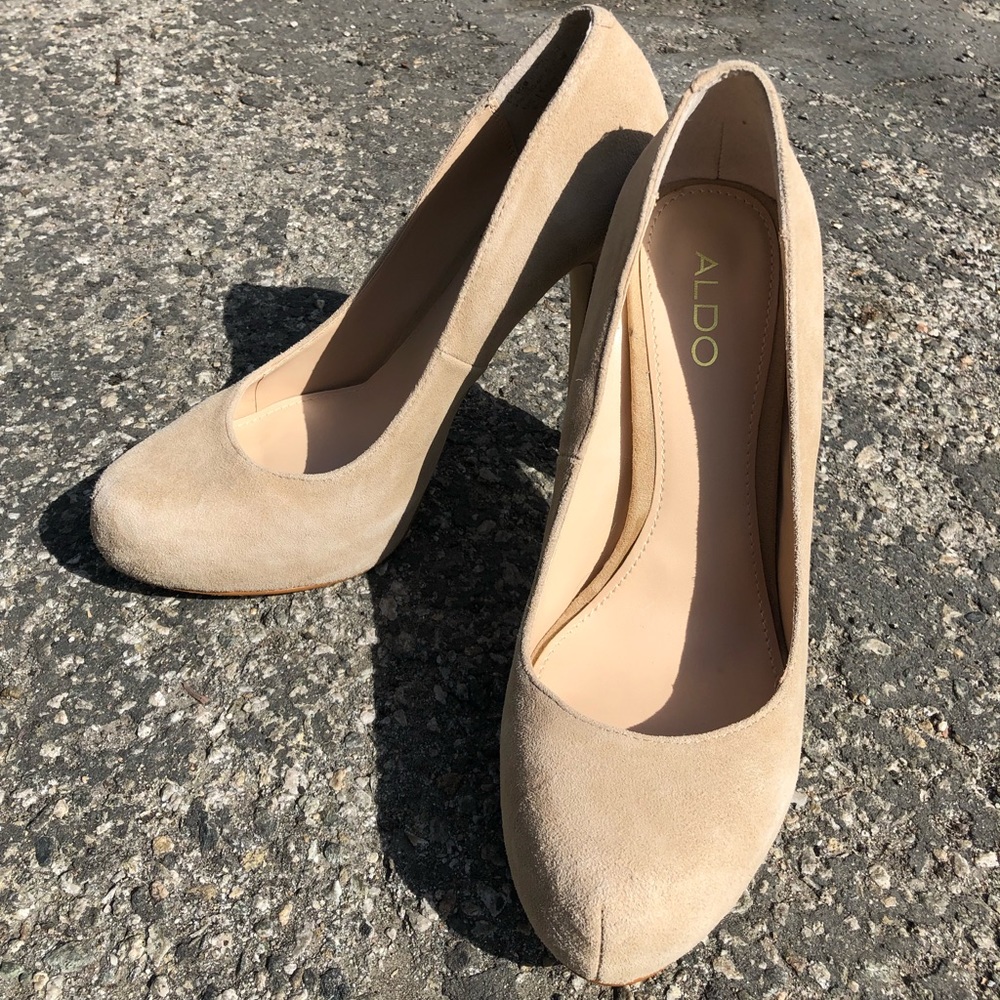 suede pumps